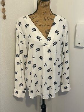 Ann Taylor White V-Neck Long-Sleeve Floral Blouse